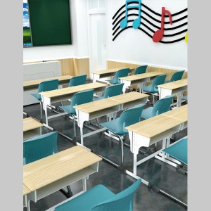 Bunter Studentenschreibtisch und Stuhl für das Klassenzimmer