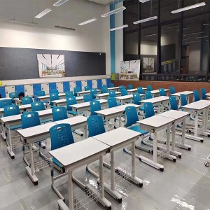 Escritorios y sillas coloridos de AU School para biblioteca